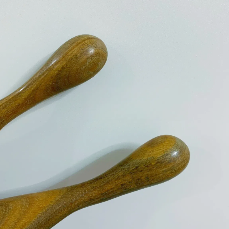 Ergonomic handle detail of Joy Garden Green Sandalwood Hair Brush – smooth texture and easy grip for daily use