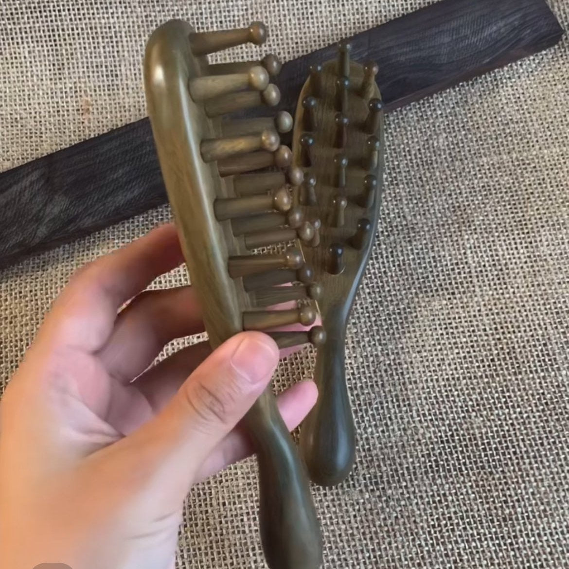 Brush head detail of Joy Garden Green Sandalwood Hair Brush – wide surface for comfortable scalp stimulation