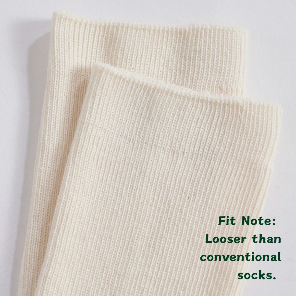 Close-up of the loose cuff design with no added elastic for a zero-pressure fit and healthy circulation.
