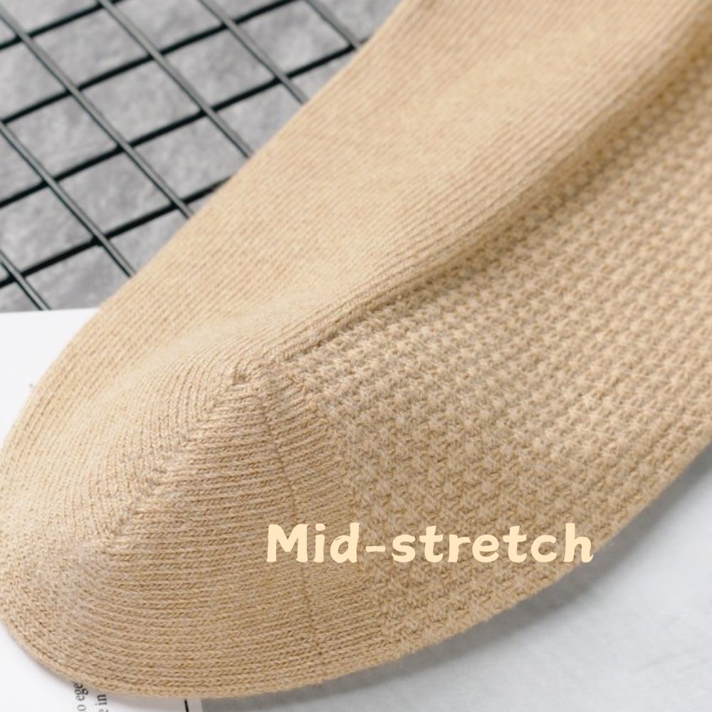 Flexibility showcase of Joy Garden Cloud-Walk 85 socks with medium elasticity fit.